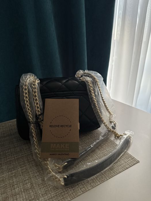 Geanta Valentino noua oferta azi