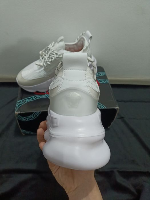 Adidași Versace   .