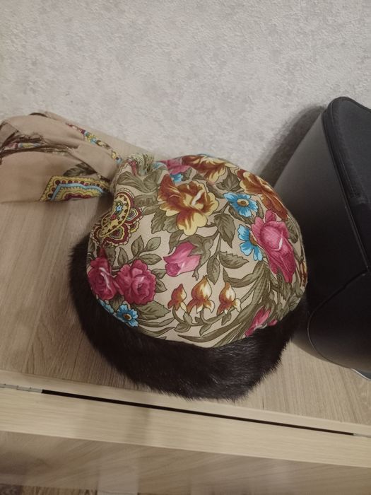 Зимний платок с норкой