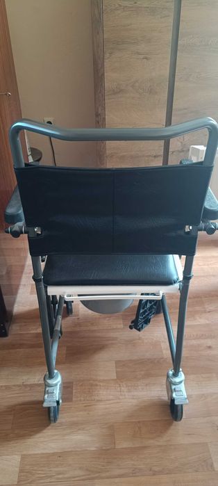 Комбиниран стол за баня и тоалетна