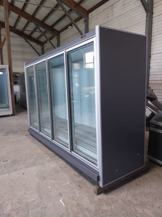 Vand vitrina 4 usi reconditionate cu agregat extern