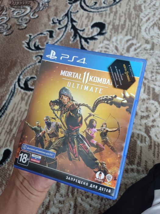Playstation 4 pro 18 дисков и три джойстика