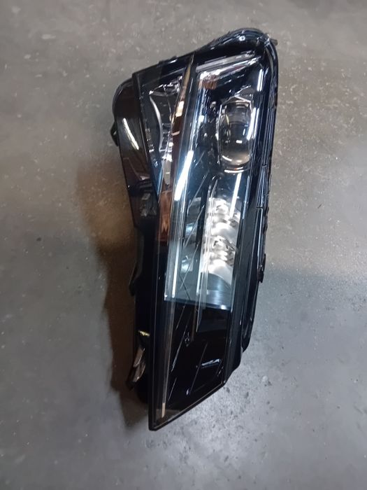 Far dreapta Skoda Superb 3 3V1 Full Led Crystal