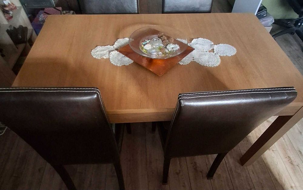 Дървена маса от Икеа