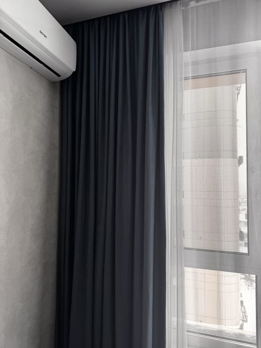 Шторы оранжевые и синие