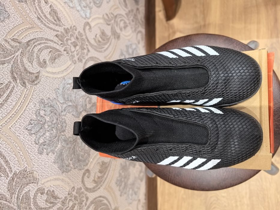 Продам футбольные кроссовки р. 36