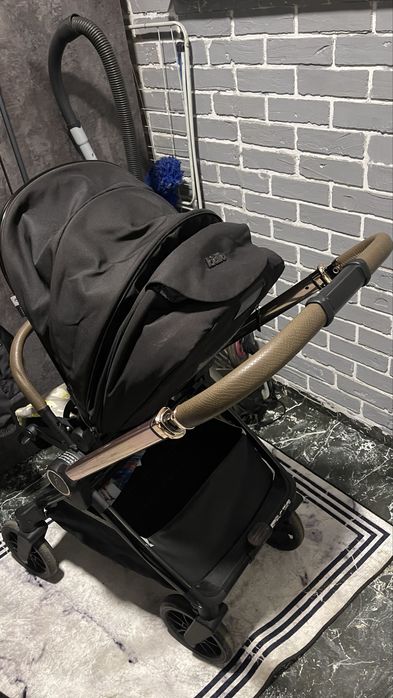 Срочно продам Коляска Kidilo,