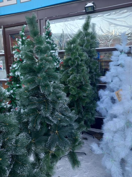 Продам новогодние искуственные елки