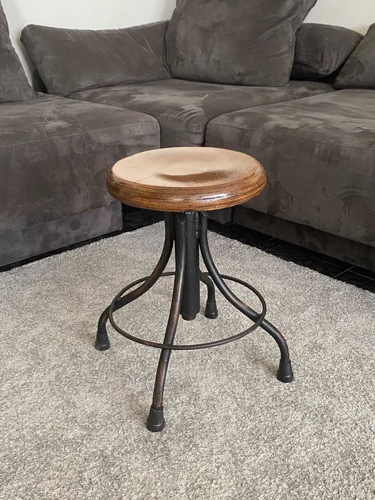 Индустриално Винтидж Столче на Винт