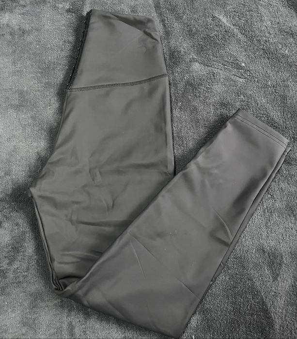 Оформящ кожен клин