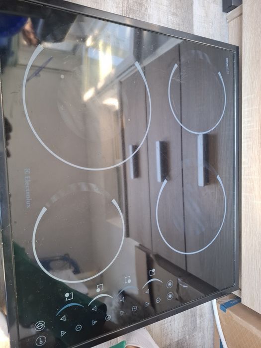 Vand plită pe inducție marca Electrolux