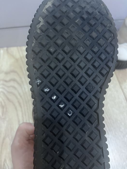 Продам обувь подросткова 35-36 р