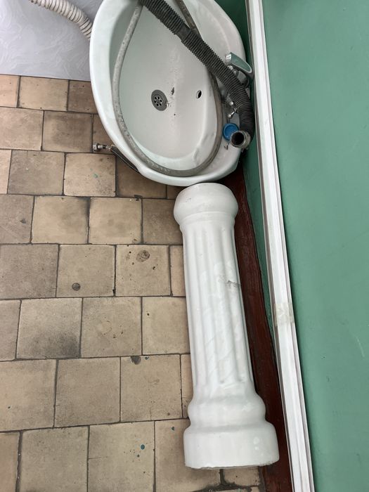 Зеркало, ракавина для ванны