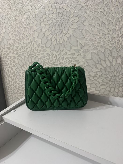 Продам новую сумку зеленого цвета