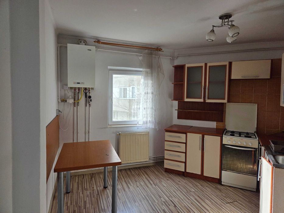 Închiriez apartament ultracentral cu 3camere, 2 bai et 1, 1 Mai