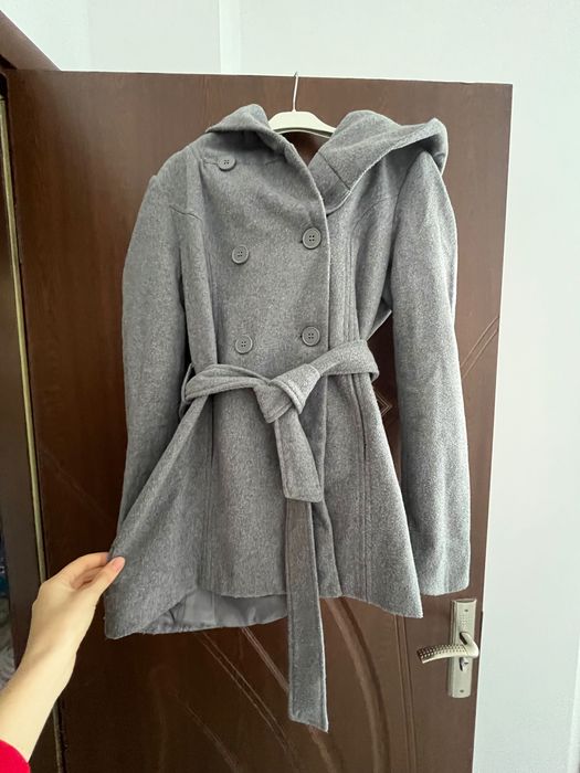 Сиво палто с качулка
