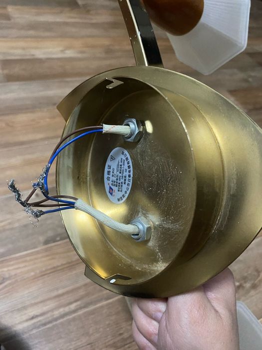 Продается люстра, в отличном состоянии, б/у. Самовывоз