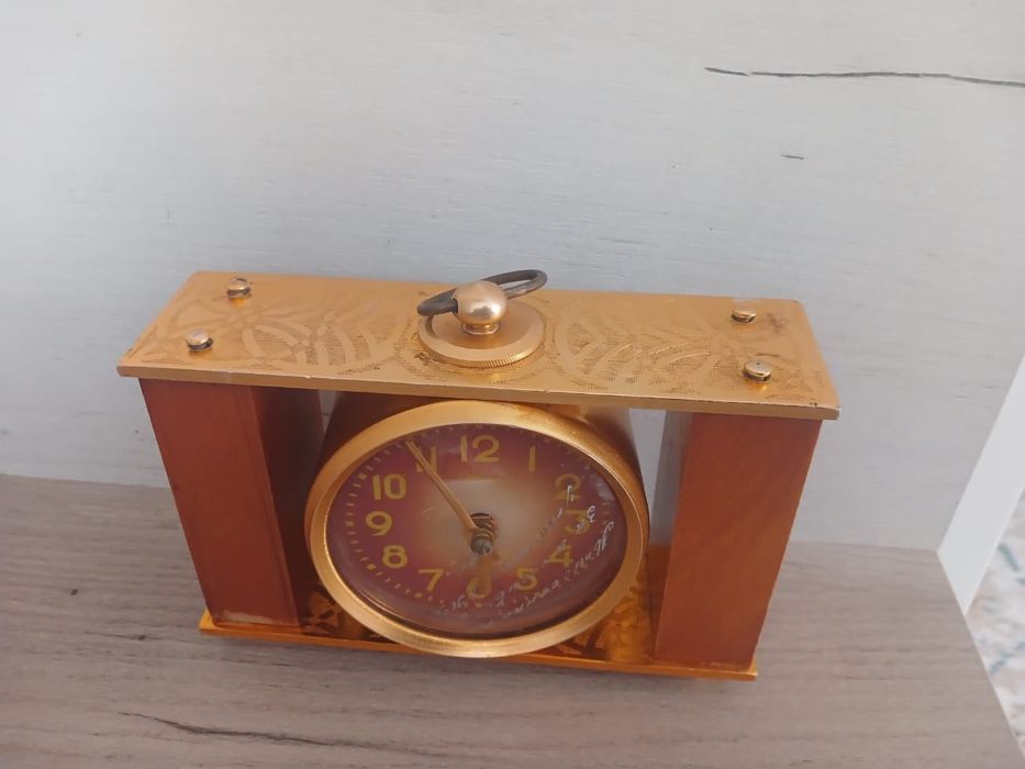 Продам часы настольные Маяк СССР