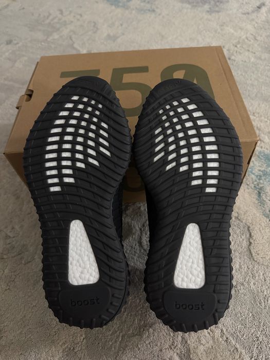 Yeezy 350 V2 Oreo