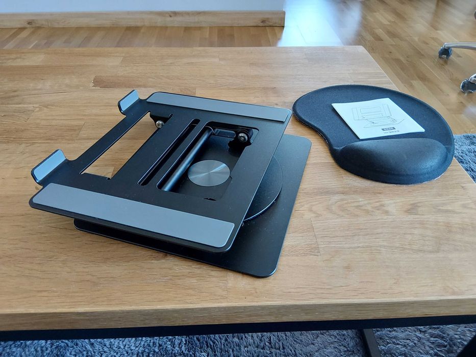 Стойка за лаптоп + подарък килимче за мишка