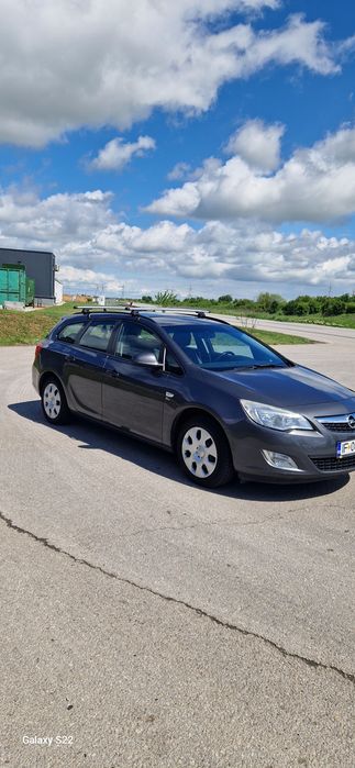 Vând Opel astra j