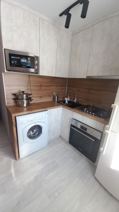 Продам  3х комнатную  в мжк