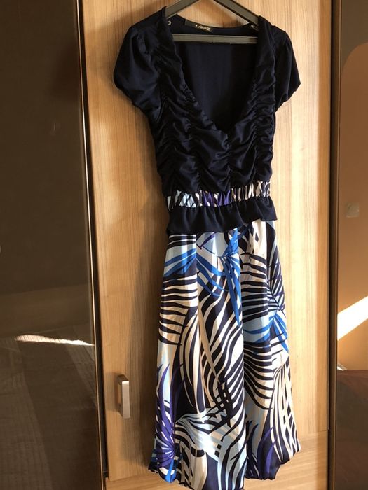 Синя рокля Ake