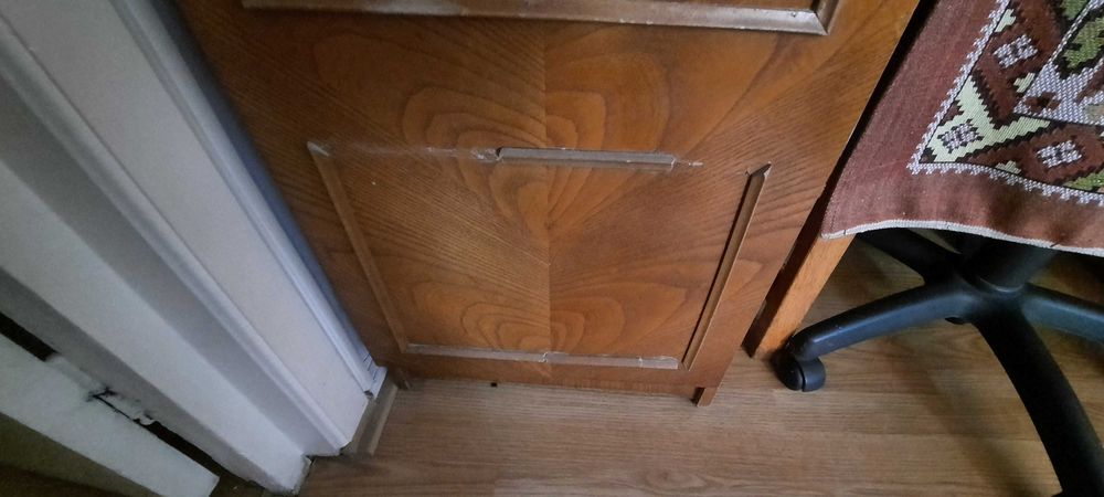 Șifonier 40 x 60 x 2,21, birou 120 x 60 x 76, aplică iluminat