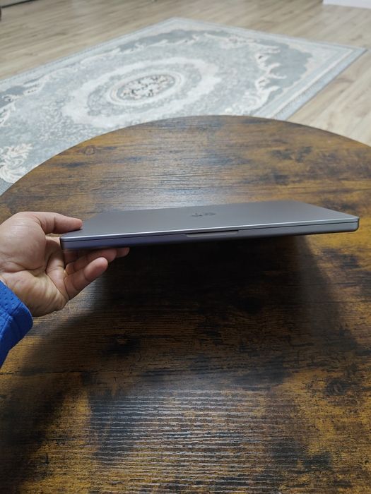 Macbook Pro A2918 impecabil ( pentru piese )