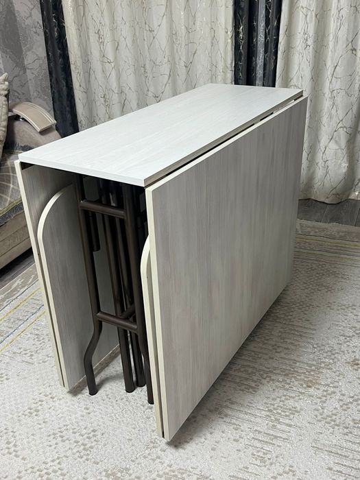 Стол сатылады 3 метр.