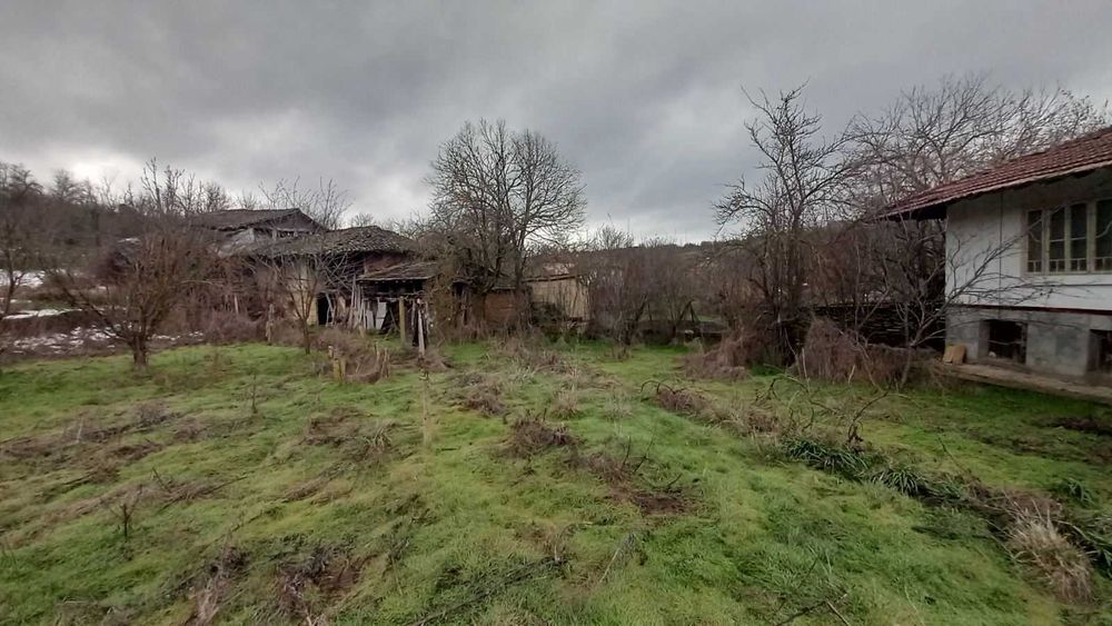 Продава се Къща в с. Топчии, Област Разград - 100 кв.м за 100 €/кв.м - Снимка #12