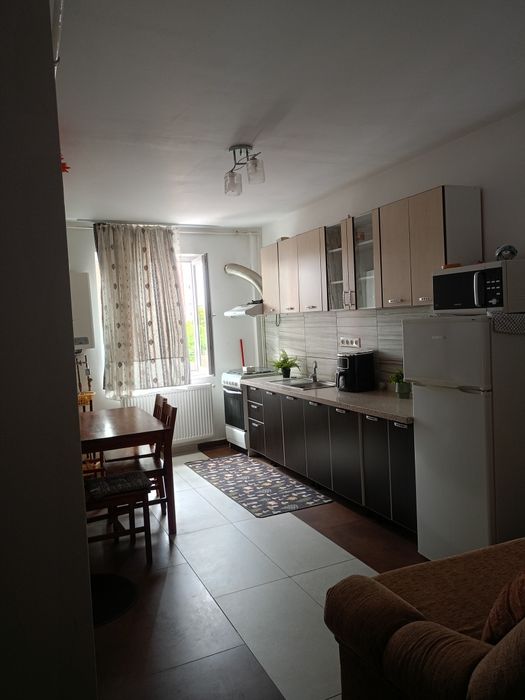 Proprietar,închiriez ap.cu 2 camere