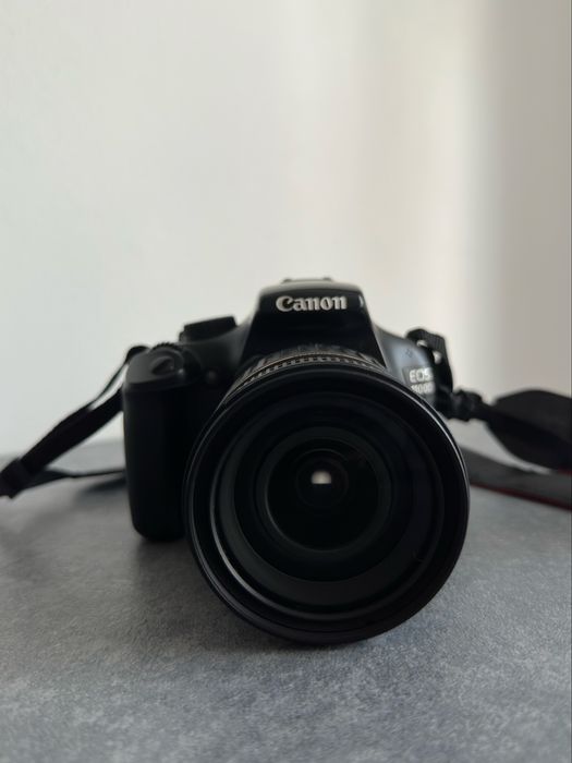 Canon EOS 1100D cu obiectiv Tamron 17-50 mm