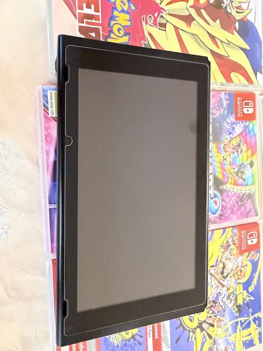 Nintendo switch + 11 игри + калъф за пренасяне + джойстик