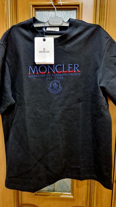 Футболка новая бренд Moncler