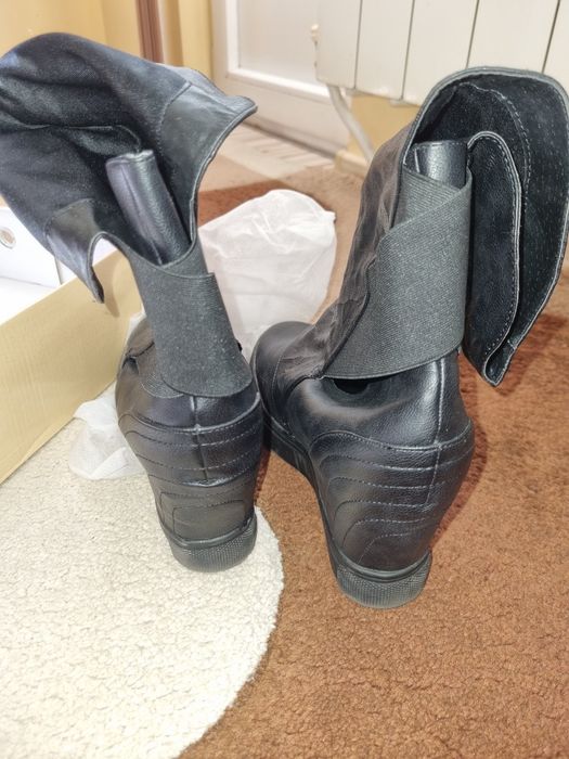 Дамски боти с ластик и скрита платформа