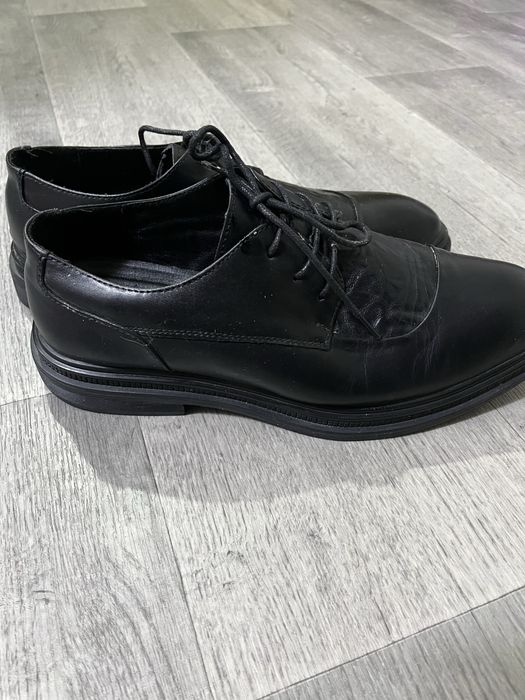 Продам мужские туфли черные.