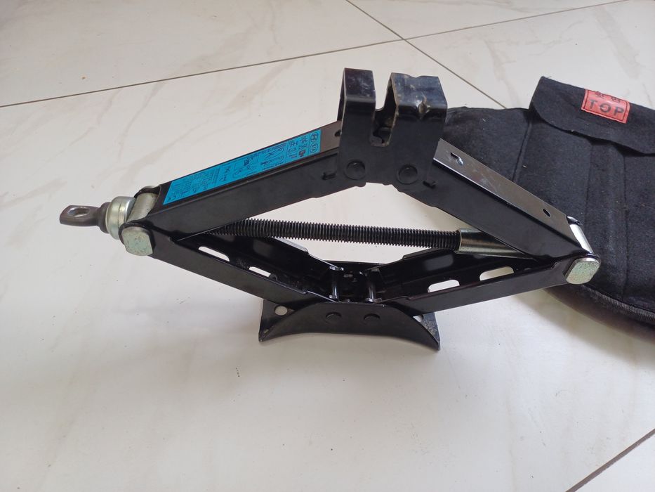 Домкрат оригиналный для HUYINDAI