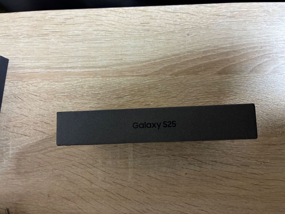 Samsung s25 silver .NOU SIGILAT