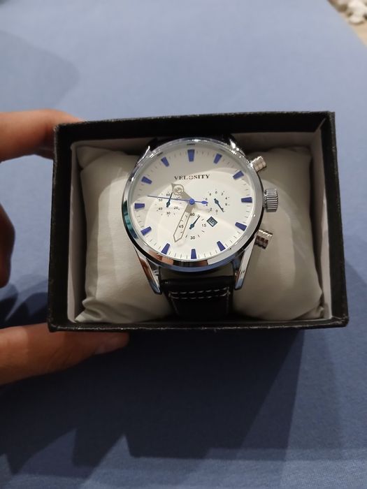Vând ceas bărbătesc marca Velocity, cu design elegant și modern.