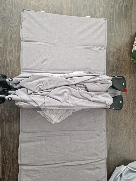 Patut pliabil Caretero, cu saltea, cearceafuri incluse