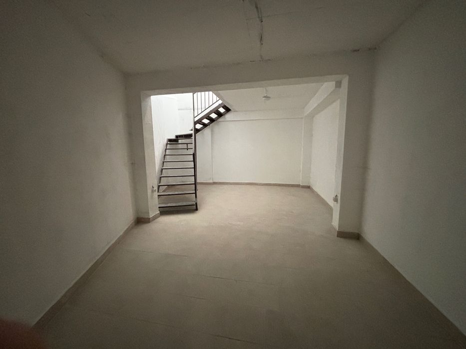 Дава се под наем Магазин в Банско - 175 кв.м за 650 € - Снимка #9