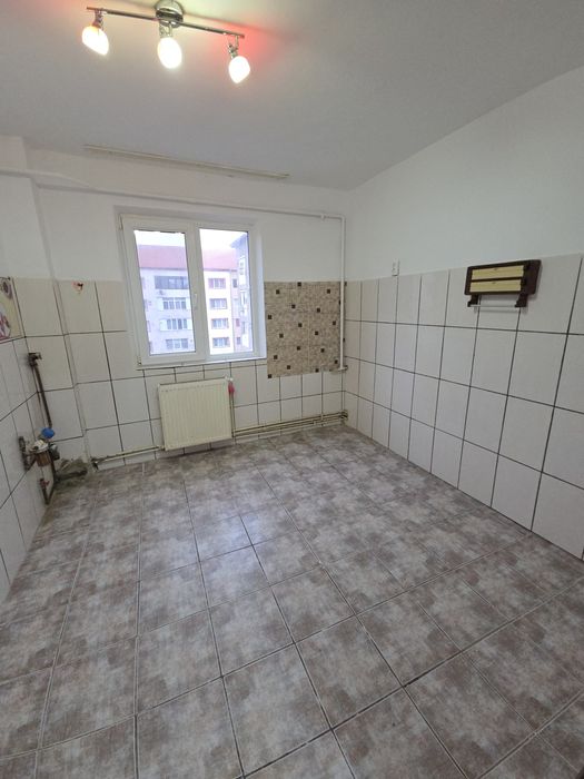 Apartament 4 camere zona Pipirig (Polivalenta)
