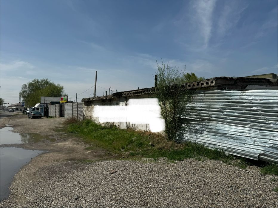 Продам участок (4 гаража)