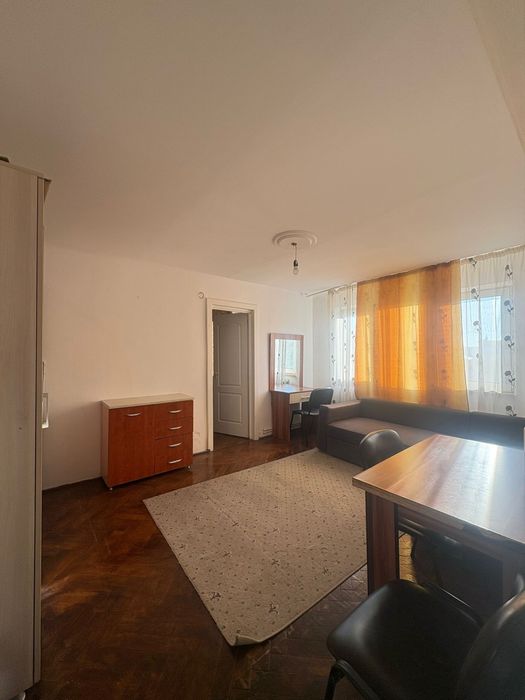 Inchiriez apartament cu 2 camere zona piata Decebal