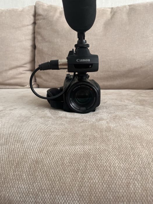Видеокамера Canon XA25