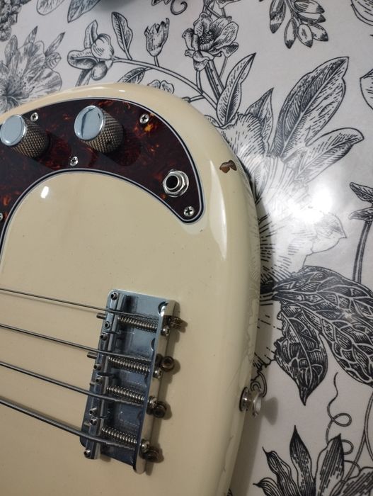 Продам Squier p bass