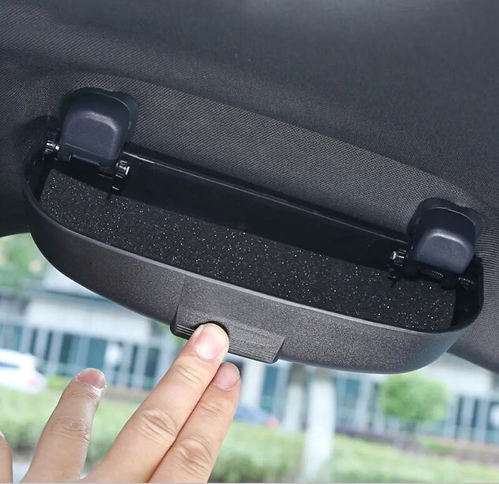 Кутия за очила за кола - черна, сива и бежова