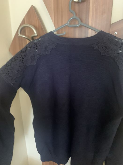 Нови блузи с бродерия на ракавите