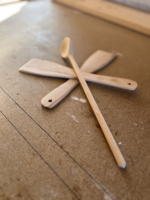 Ръчна изработка на  дървени маси, столове, пейки, огради, навеси и др.